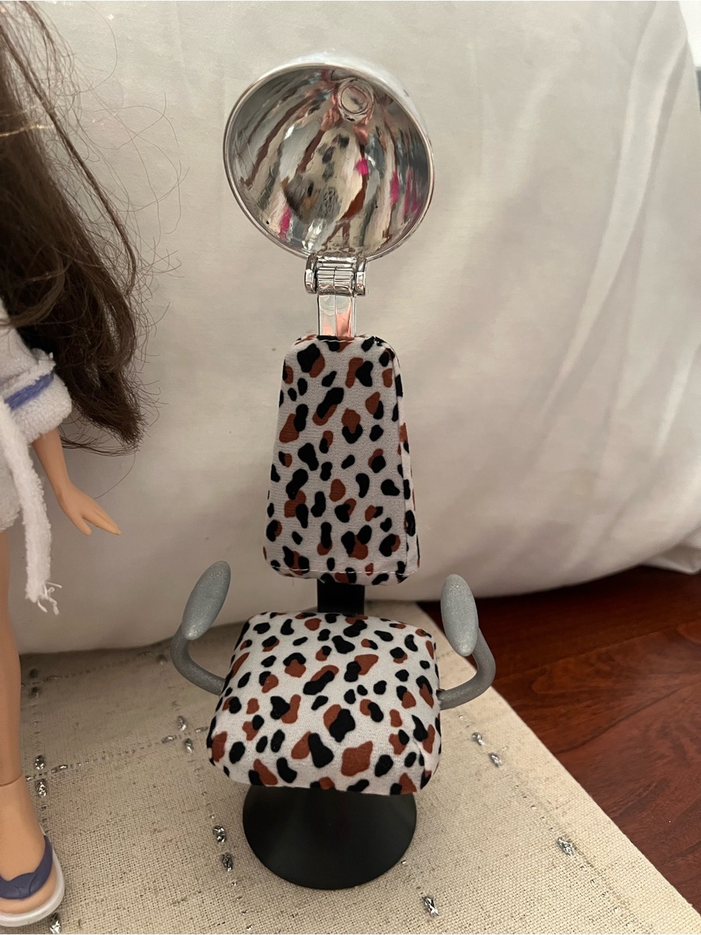 Bratz Dana Salon and Spa Doll and Accessories - Picture 11 of 15
